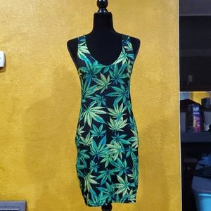 Woman w€€d leaf print pencil dress
